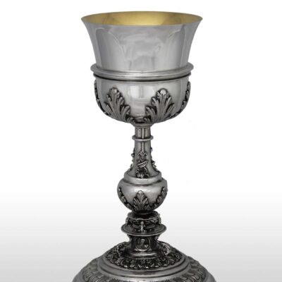 Cáliz repujado. Plata de ley