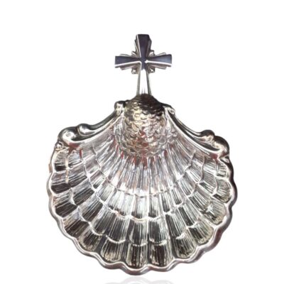 Concha de bautismo con cruz.Plata