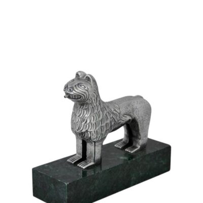 León de la Alhambra. Metal plateado
