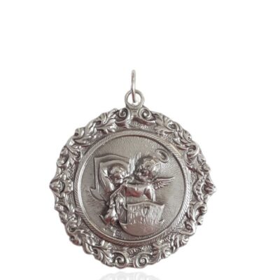 Medalla niño en la cuna