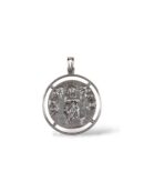 Medalla de la Virgen Niña. Plata de ley.