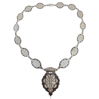 Gargantilla aldaba completa.