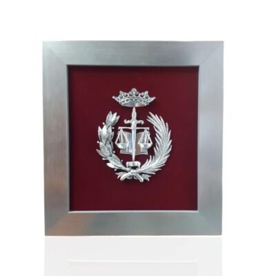 Escudo de Derecho . Plateado