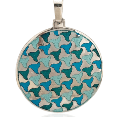 Colgante en plata de ley y esmalte a fuego.