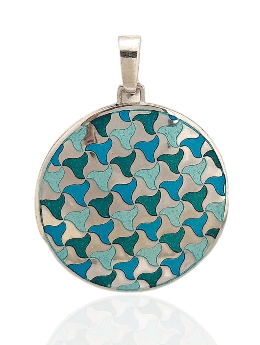 Colgante en plata de ley y esmalte a fuego.