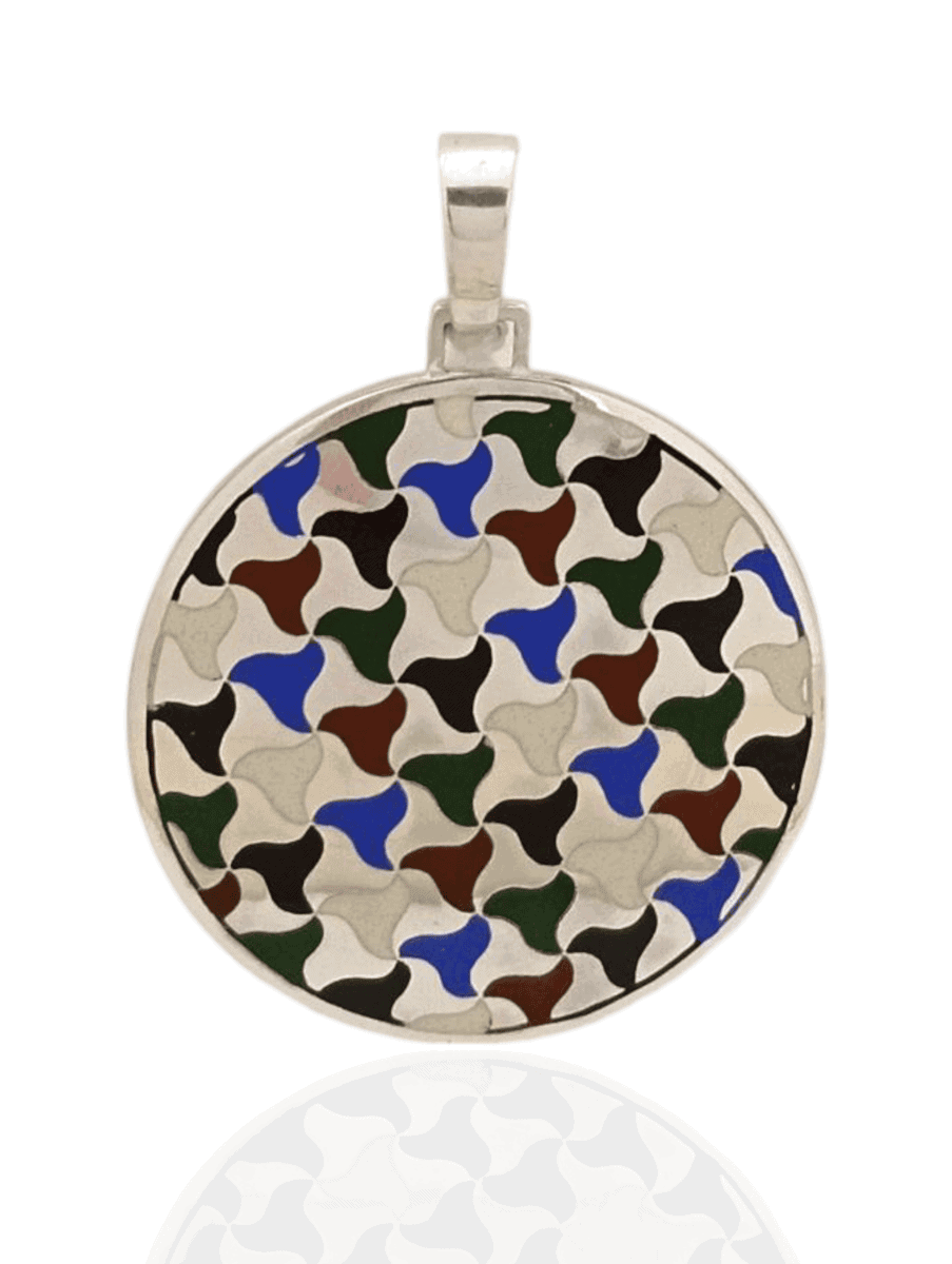 colgante en plata de ley y esmalte a fuego.